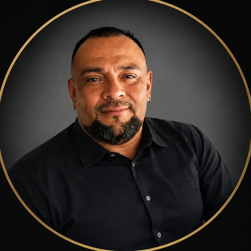 Retrato de Luis Gutiérrez Monge, co-propietario y supervisor de operaciones de Logísticas Yahweh